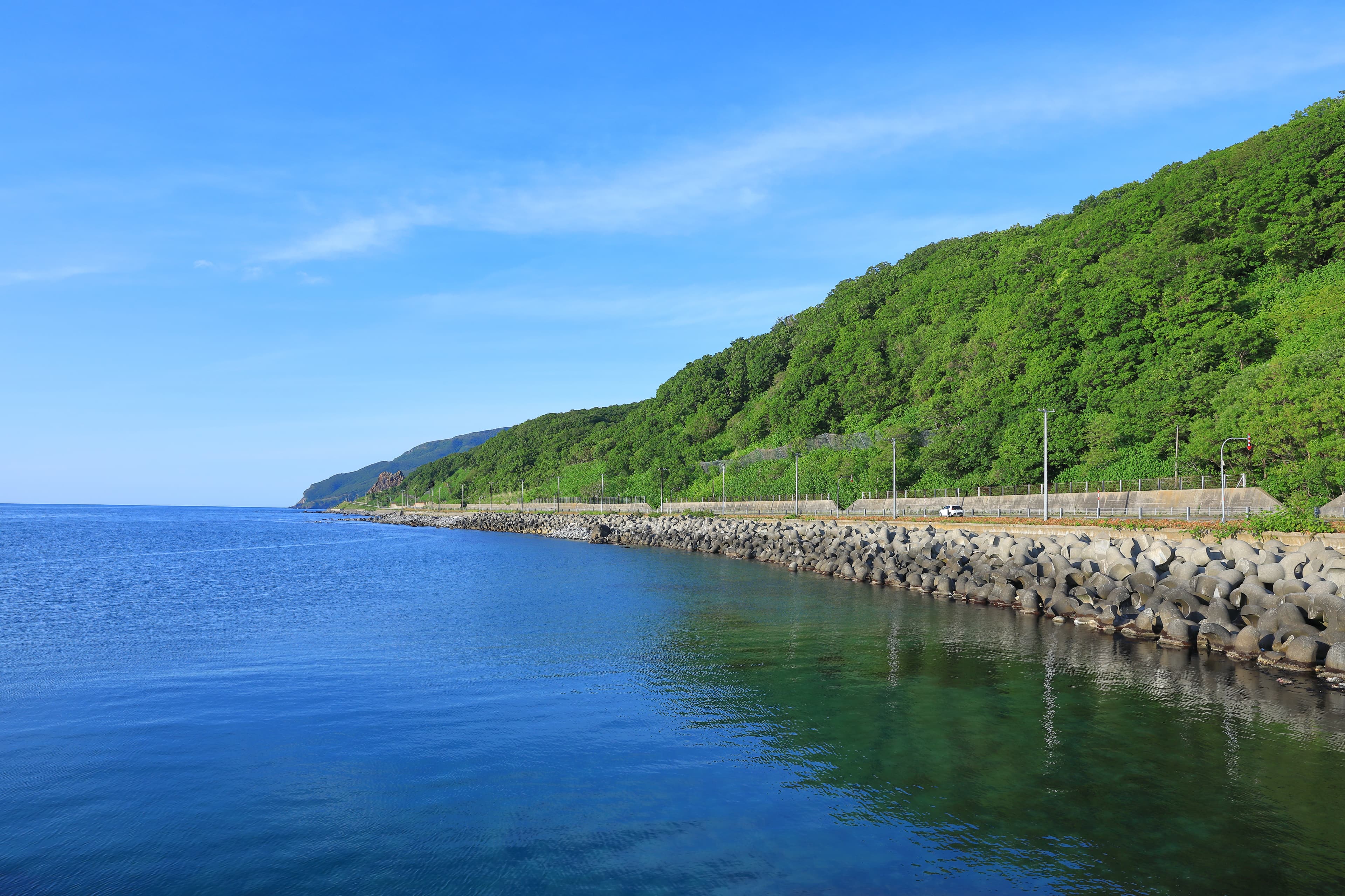 北海道の絶景ロード14選 — 最果ての直線から峠の樹海まで