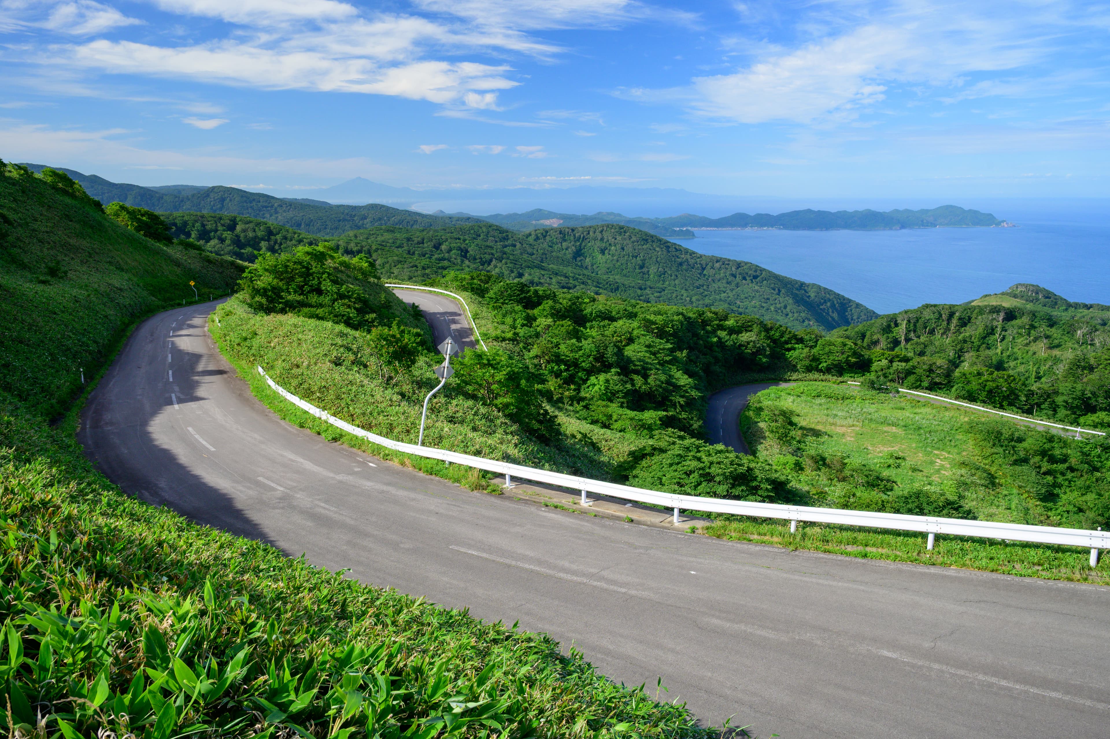 東北の絶景ロード13選 — 山岳と海岸、火山と湖のドライブ
