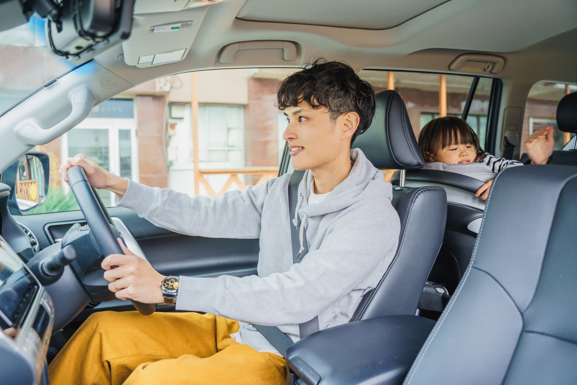車酔いの科学と対策 — 酔いやすい人の座席・食事・視線、運転者ができること
