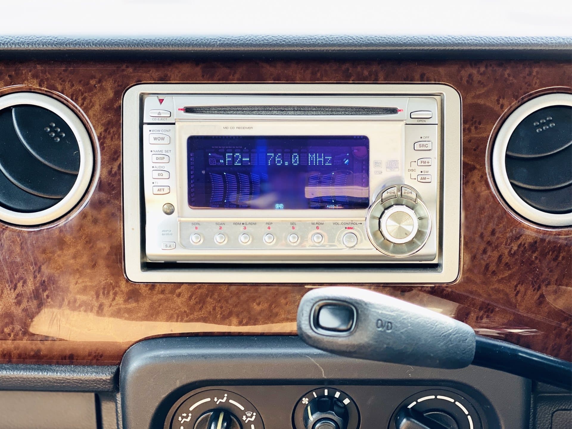 車内を最高のリスニングルームにする — お金をかける順番と無料でできる音質改善