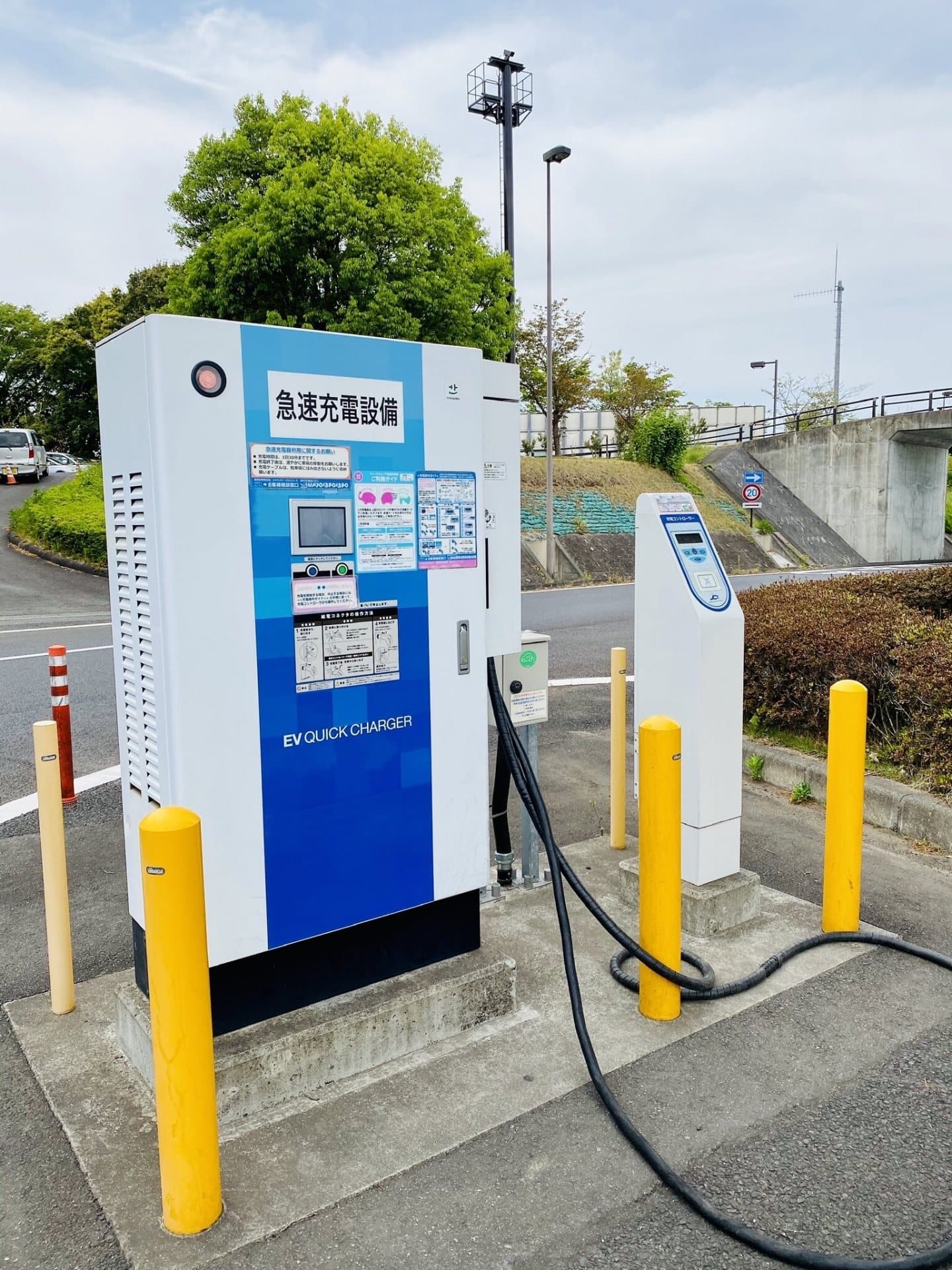 高速道路SAの急速充電器