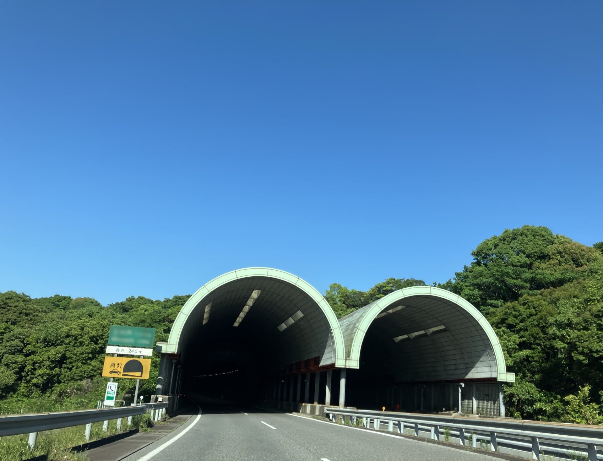 高速巡航が静かな車ランキング2026 — 騒音計で実測した「会話がしやすい車」