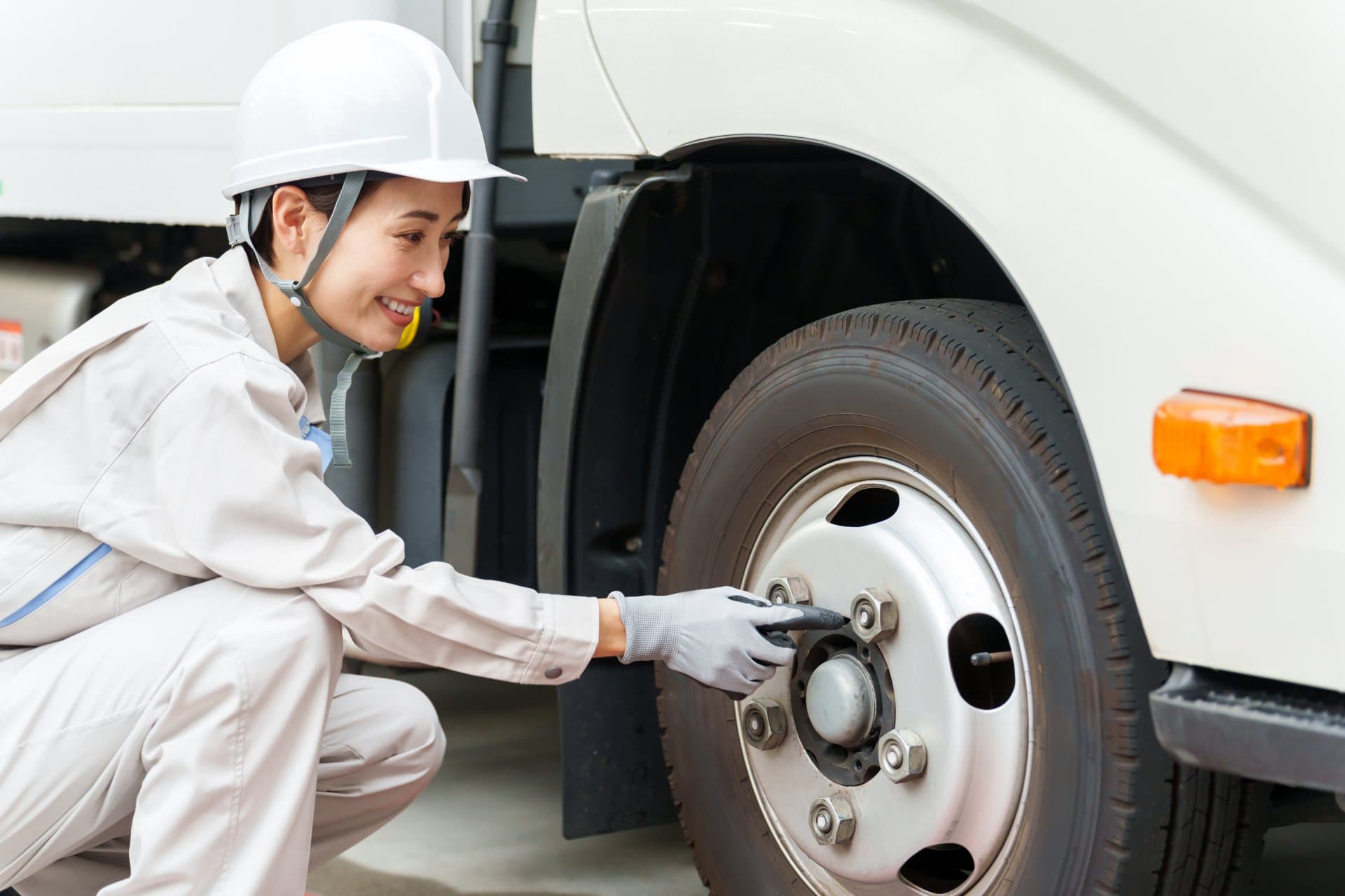 査定を受ける車