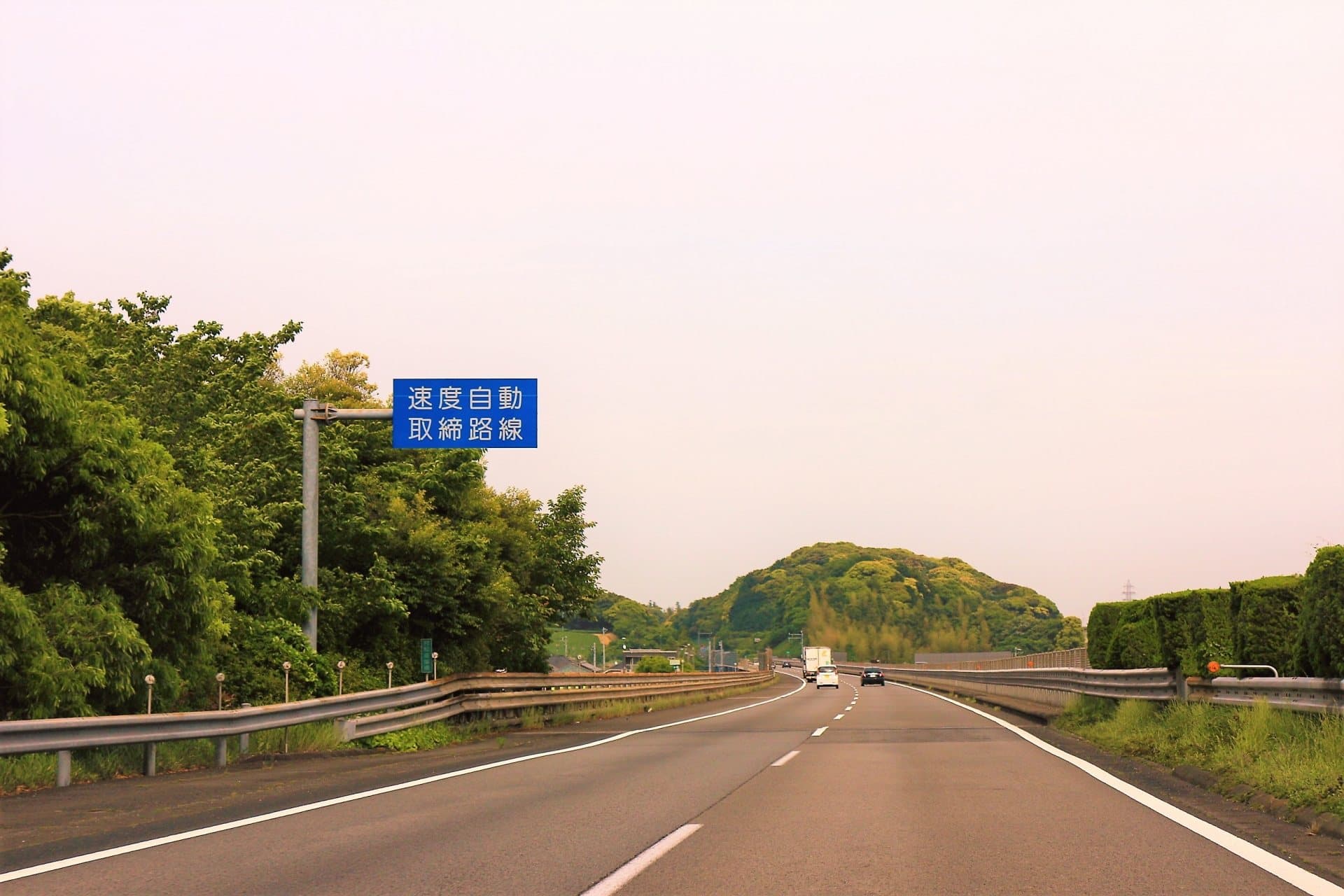 見通しの良い直線ほど速度超過の取り締まりが多い